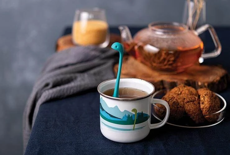 Ototo Cup Of Nessie Theeinfuser En Beker Kunststof/emaille Blauw 4 Ototo Cup Of Nessie Theeinfuser En Beker Kunststof/emaille Blauw - Afbeelding 2