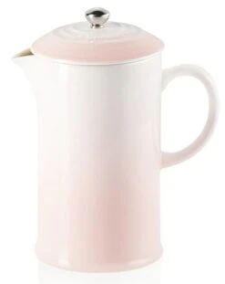 Le Creuset Cafetière 800 Ml Aardewerk Shell Pink 7 Le Creuset Cafetière 800 Ml Aardewerk Shell Pink -Premium Drankenwinkel rs8878 lc 2019101030 th ps 0079 scr